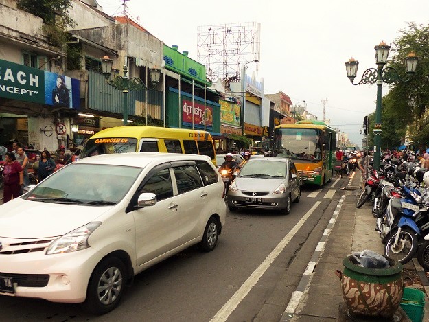 Jusuf Kalla Confirms Indonesia’s Subsidized Fuel Prices to Rise in November